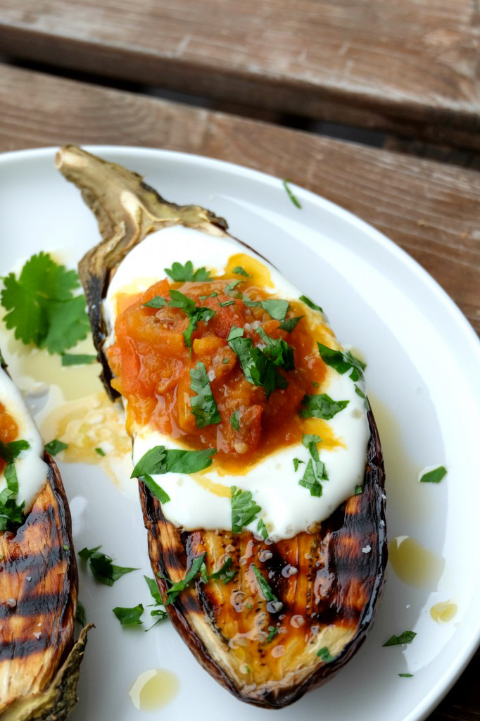 Aubergine grillé à la tomate